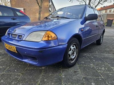 Blauw Gebruikt 1998 Suzuki Swift GLX Hatchback | € 650 (Eerlijke prijs)