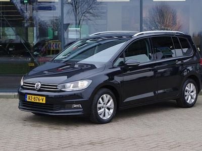 Zwart Occasion 2018 VW Touran Comfortline MPV | € 14.950 (Goede deal)