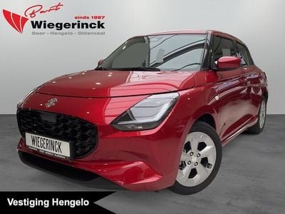 Rood Occasion 2025 Suzuki Swift Hatchback | € 20.939 (Eerlijke prijs)