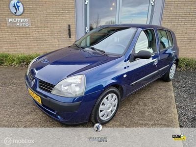 Blauw Gebruikt 2004 Renault Clio II Authentique Hatchback | € 1.300 (Goede deal)