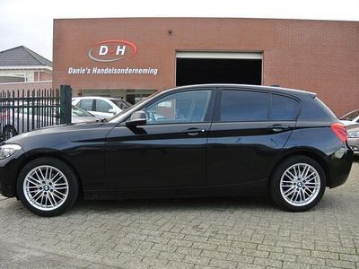 Zwart Gebruikt 2015 BMW 118 Sport Line Hatchback | € 8.799 (Eerlijke prijs)
