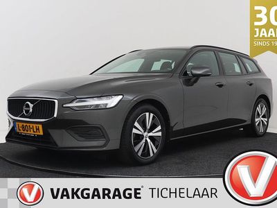 Grijs Gebruikt 2021 Volvo V60 Momentum Stationwagen | € 26.699