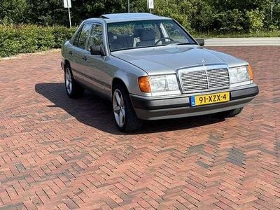 Grijs Gebruikt 1987 Mercedes E300 Sedan | € 5.500