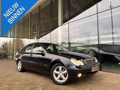 Zwart Gebruikt 2004 Mercedes C200 Classic Sedan | € 2.649 (Eerlijke prijs)