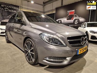 Grijs Gebruikt 2014 Mercedes B180 Prestige MPV | € 13.849 (Eerlijke prijs)