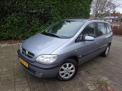Grijs Gebruikt 2003 Opel Zafira Elegance MPV | € 850 (Goede deal)