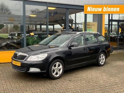 Zwart Occasion 2010 Skoda Octavia Elegance Stationwagen | € 3.950 (Iets duurder)