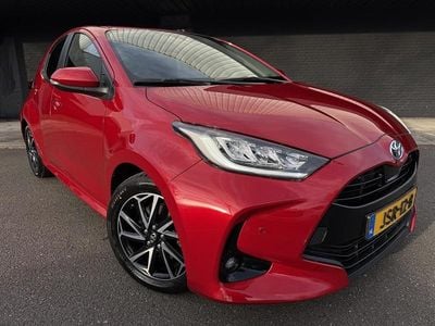 Rood Occasion 2023 Toyota Yaris Hatchback | € 21.495 (Eerlijke prijs)