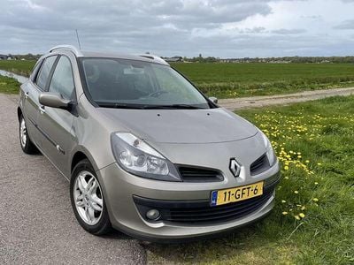 Bruin Occasion 2008 Renault Clio GrandTour Dynamique Stationwagen | € 1.650 (Duur)