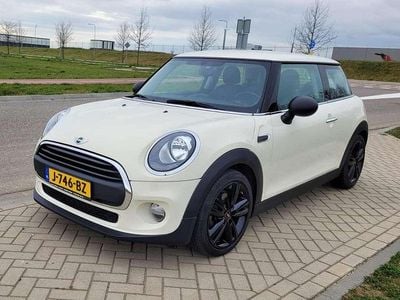 Wit Occasion 2016 Mini ONE Business Hatchback | € 11.350 (Eerlijke prijs)