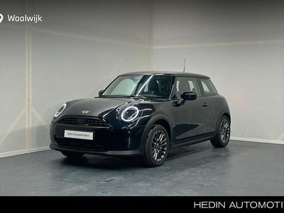 Zwart Occasion 2025 Mini Cooper Classic Hatchback | € 30.880 (Super prijs)