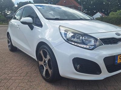 Wit (metallic) Occasion 2011 Kia Rio Hatchback | € 4.250 (Eerlijke prijs)