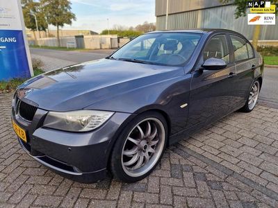 Grijs (metallic) Gebruikt 2005 BMW 318 Sedan | € 1.999 (Iets duurder)