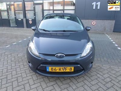 Grijs (metallic) Gebruikt 2011 Ford Fiesta Limited Hatchback | € 3.450 (Eerlijke prijs)