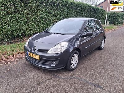 Occasion Renault Clio II 75 PK (55 kW) 2008 Grijs Hatchback