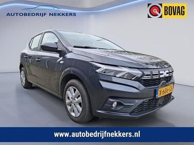 Grijs Gebruikt 2023 Dacia Sandero Expression Hatchback | € 13.750 (Goede deal)