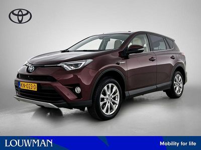 Rood (metallic) Occasion 2016 Toyota RAV4 Hybrid Executive SUV | € 20.950 (Iets duurder)