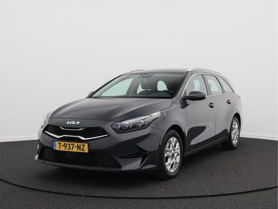 Grijs Occasion 2023 Kia Ceed Hatchback | € 20.450 (Goede deal)