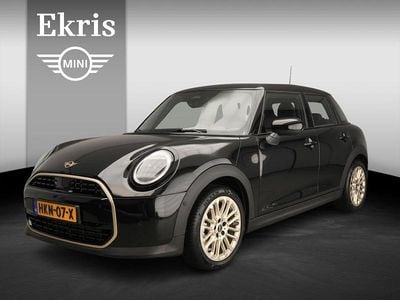 Occasion Mini Cooper Favoured 156 PK (114 kW) 2025 Zwart Hatchback