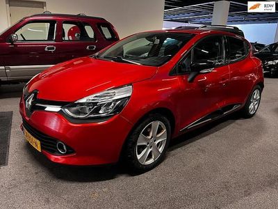 Rood (metallic) Occasion 2014 Renault Clio IV Dynamique Hatchback | € 4.999 (Eerlijke prijs)