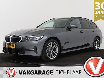 Grijs Gebruikt 2021 BMW 318 Executive Stationwagen | € 22.899 (Goede deal)