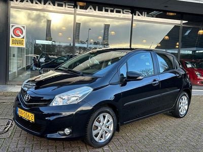 Zwart Gebruikt 2014 Toyota Yaris Hatchback | € 7.999 (Eerlijke prijs)