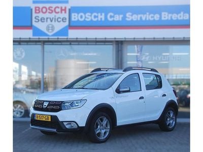 Wit Occasion 2017 Dacia Sandero Lauréate Hatchback | € 7.950 (Iets duurder)