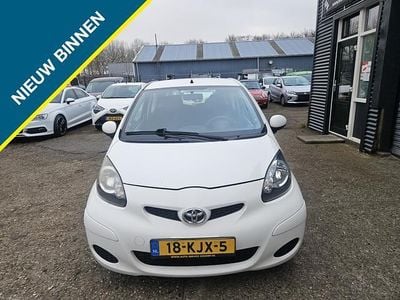 Wit Gebruikt 2010 Toyota Aygo Comfort Hatchback | € 3.750 (Eerlijke prijs)