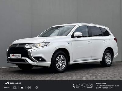 Wit Occasion 2020 Mitsubishi Outlander P-HEV Intense SUV | € 24.485 (Goede deal)