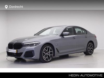 Grijs Gebruikt 2023 BMW 530e M Sport Sedan | € 46.895 (Eerlijke prijs)