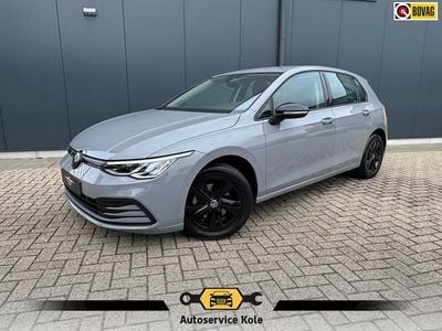 Grijs Gebruikt 2021 VW Golf VIII Life Hatchback | € 19.835 (Eerlijke prijs)