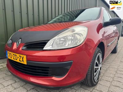 Rood Occasion 2008 Renault Clio II Business Hatchback | € 1.899 (Eerlijke prijs)