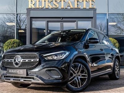 Zwart Occasion 2020 Mercedes GLA200 AMG line SUV | € 31.900 (Eerlijke prijs)