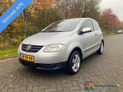 Grijs Gebruikt 2006 VW Fox Trendline Hatchback | € 1.599 (Iets duurder)