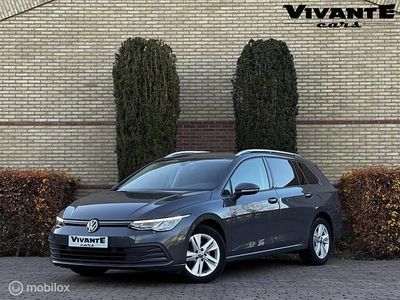 Grijs Gebruikt 2021 VW Golf VIII Life Stationwagen | € 16.995 (Eerlijke prijs)