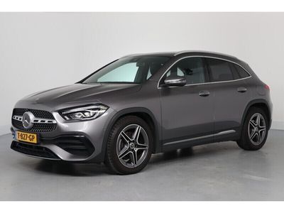 tweedehands Mercedes GLA200 AMG Line | Wide-Screen | Ambient Light | Trekhaak | Sportstoel | Camera | Stoelverwarming | LED | Navi | Clima