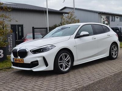 Wit Occasion 2020 BMW 118 Executive Hatchback | € 25.799 (Eerlijke prijs)