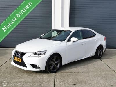 tweedehands Lexus IS300h parelmoerwit in super nette staat