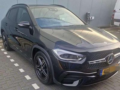 Zwart Occasion 2023 Mercedes 200 AMG line Stationwagen | € 38.900