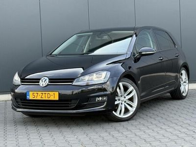 Zwart, metallic lak Occasion 2013 VW Golf VII Highline Hatchback | € 8.990 (Eerlijke prijs)
