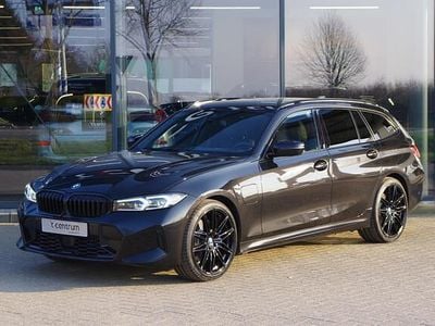 Zwart Occasion 2023 BMW 330 Executive Stationwagen | € 41.700 (Iets duurder)