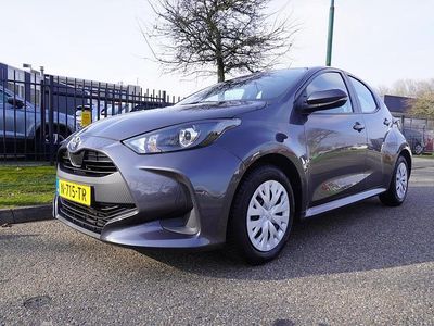 Occasion Toyota Yaris Hybrid Active 92 PK (67 kW) 2022 Grijs Hatchback