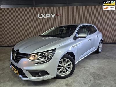 Grijs Gebruikt 2016 Renault Mégane IV Zen Hatchback | € 9.450 (Eerlijke prijs)