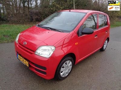 Occasion Daihatsu Cuore 59 PK (43 kW) 2006 Rood Hatchback