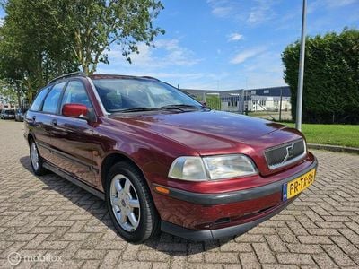 Rood Occasion 1996 Volvo V40 Stationwagen | € 1.299
