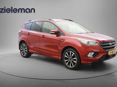 Rood Occasion 2018 Ford Kuga Vignale SUV | € 15.845 (Eerlijke prijs)