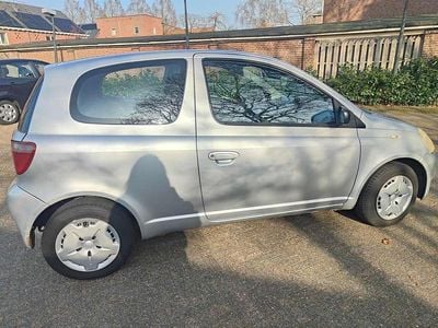Occasion Toyota Yaris Luna 86 PK (63 kW) 2001 Zilver Hatchback