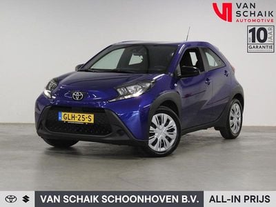 Blauw (metallic) Occasion 2024 Toyota Aygo X Play SUV | € 17.950 (Eerlijke prijs)