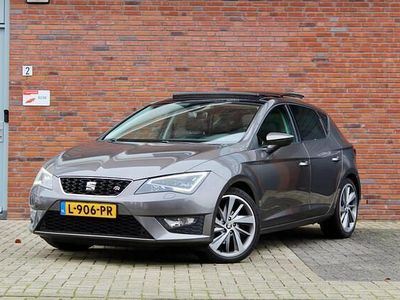 Grijs Gebruikt 2016 Seat Leon CONNECT Hatchback | € 15.995 (Iets duurder)
