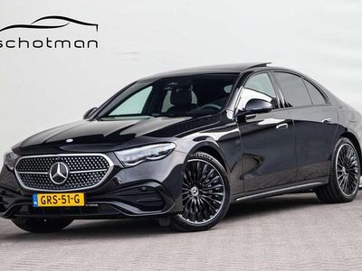 Zwart (metallic) Gebruikt 2024 Mercedes E300 Premium Sedan | € 68.500